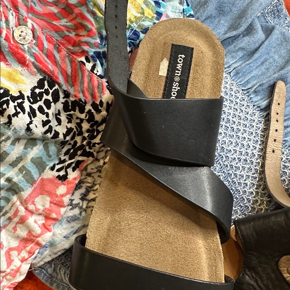 House of Harlow 1960 Black Leather Sandals